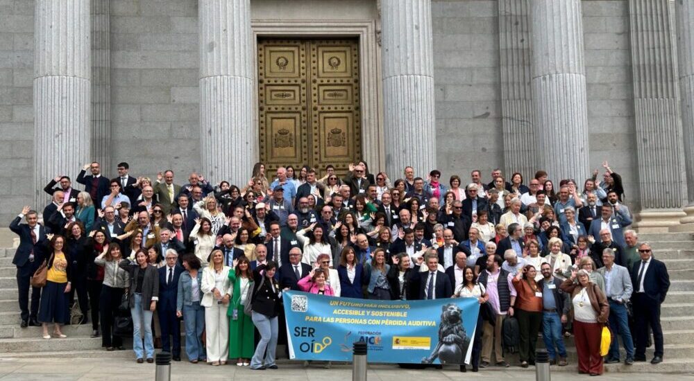 La plataforma ‘Ser Oído’ por el acceso al IC de los mayores con hipoacusia profunda se presenta en el Congreso